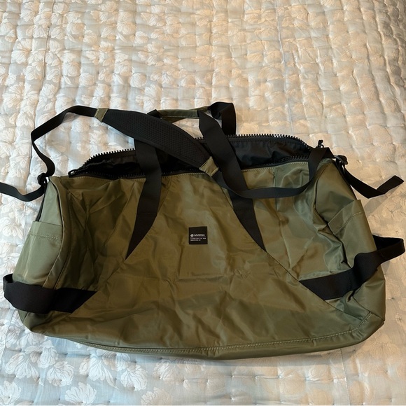 Lululemon All day Essential Duffle Bag gym bag new sage gray - Picture 11 of 11